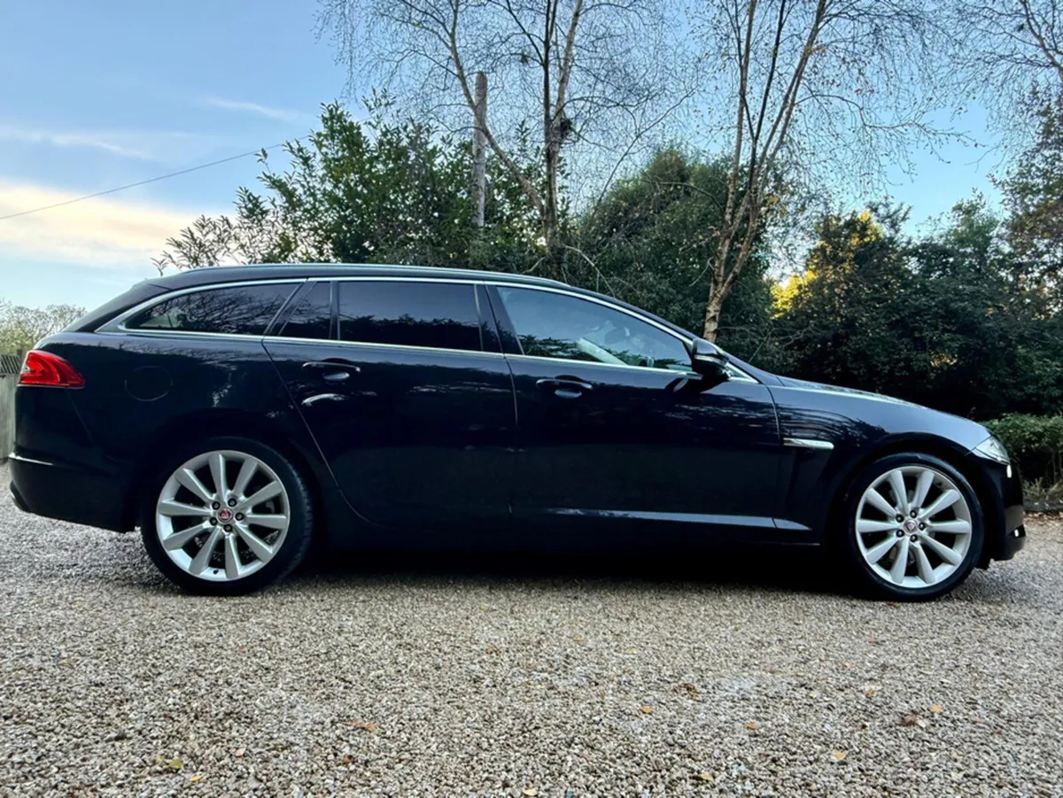 Jaguar XF 2.2 D PORTFOLIO  200PS SPORTBRAKE ESTATE - Image 4