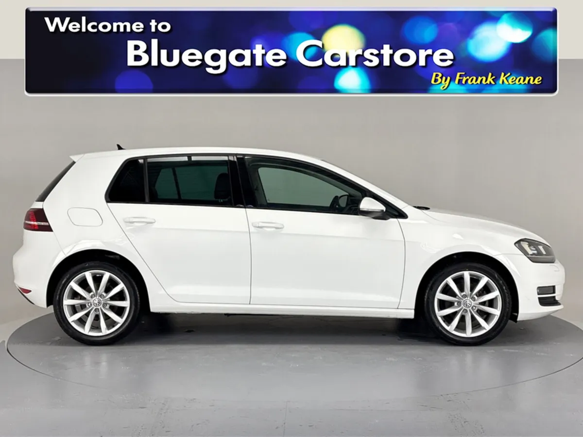 Volkswagen Golf **MULTIFUNCTIONAL STEERING WHEEL** - Image 3