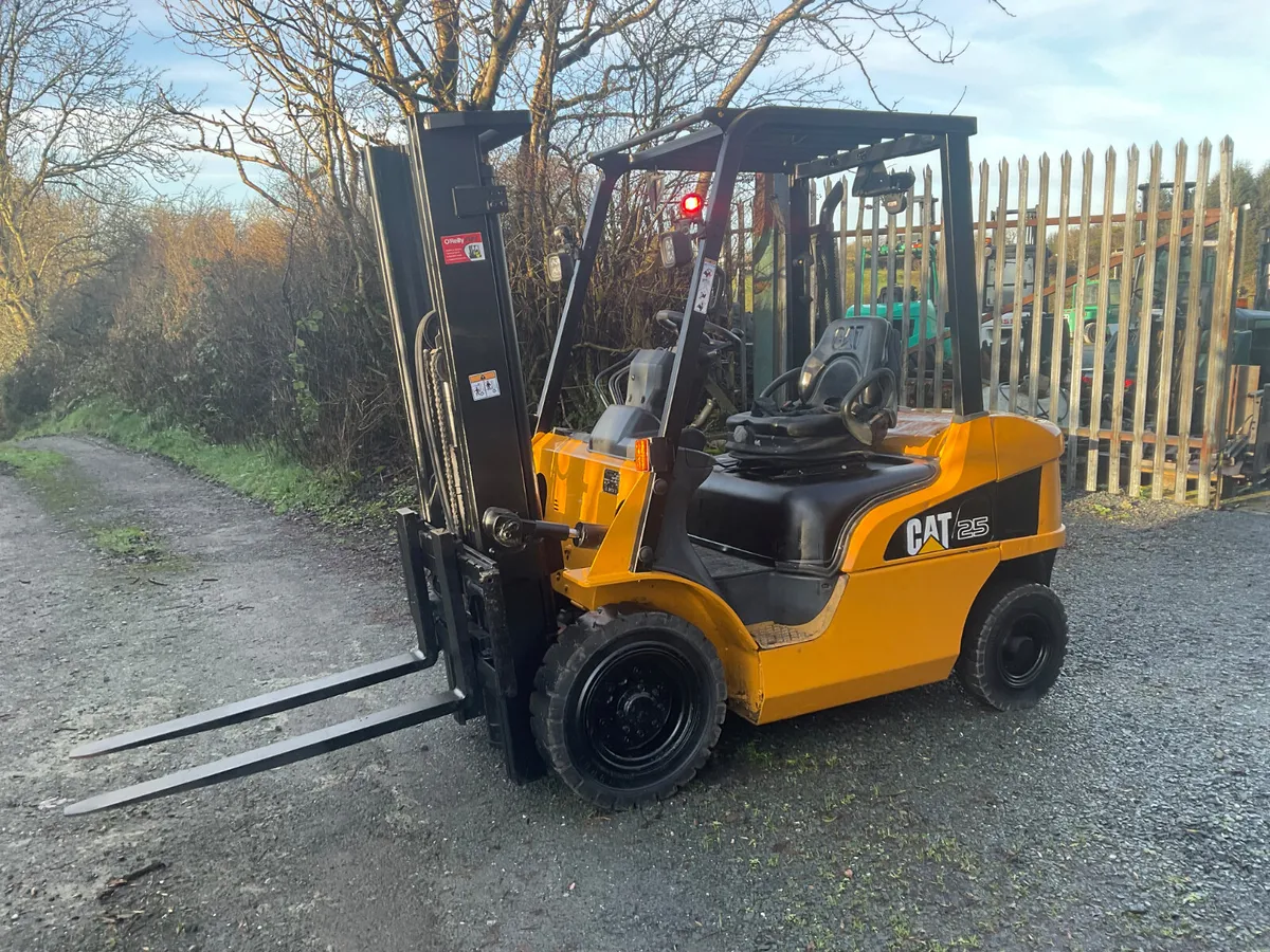 FORKLIFT - Image 1