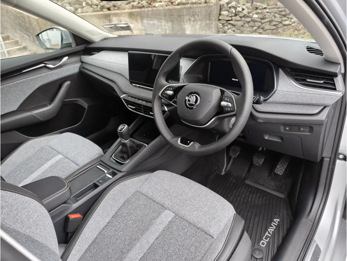 Skoda Octavia SELECTION PLUS 1.5TSI 115HP- AS NEW - Image 4