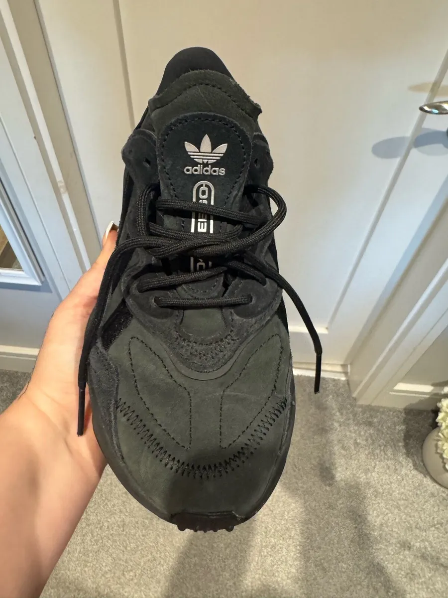 Ladies Adidas runners - barely worn. Size 5 - Image 1