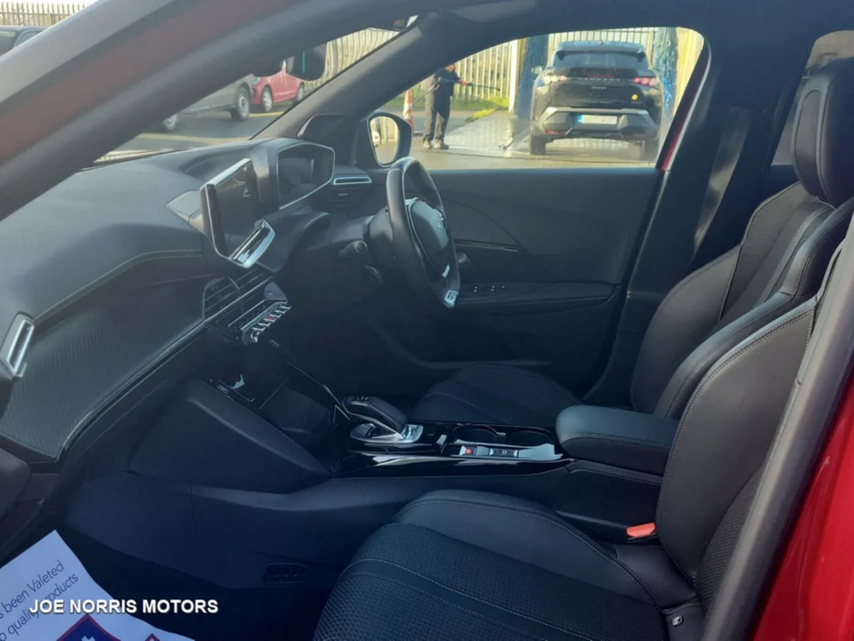 Peugeot 2008 GT 136BHP SUNROOF & HEATED SEATS - Image 4