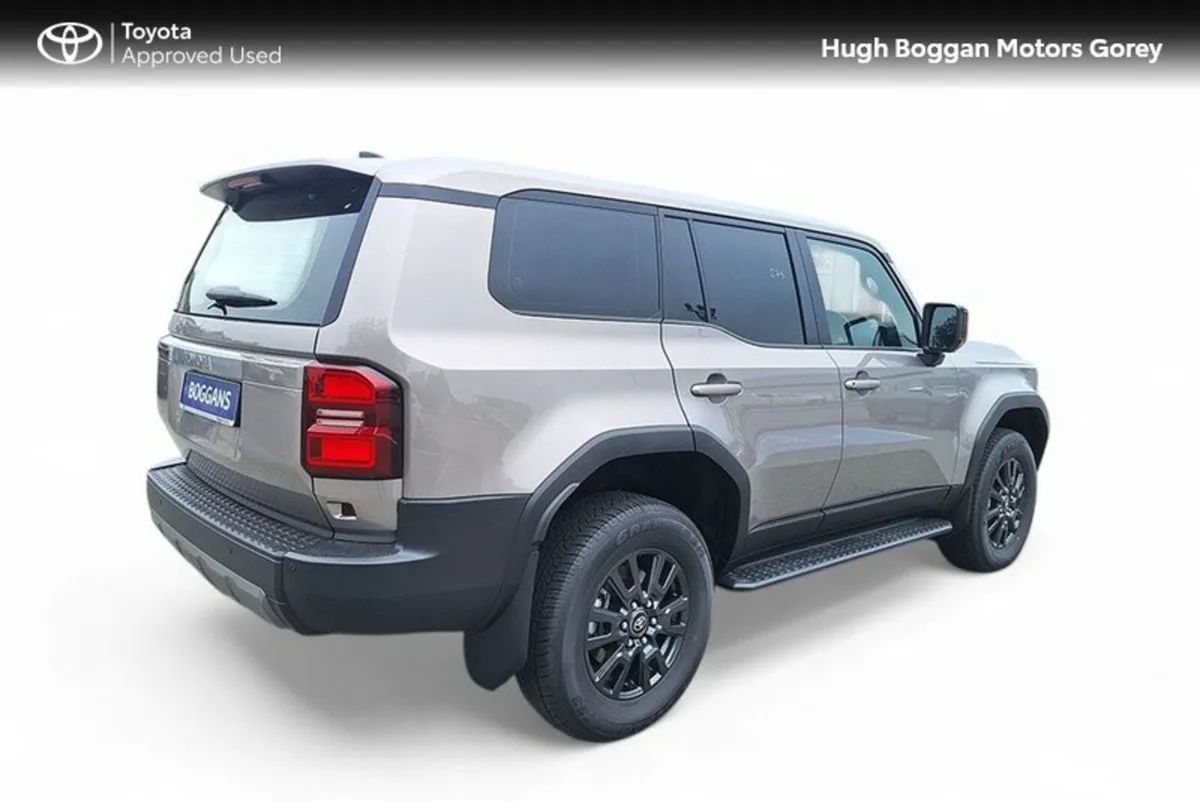 Toyota Land Cruiser Land Cruiser LWB with Rails - Image 2