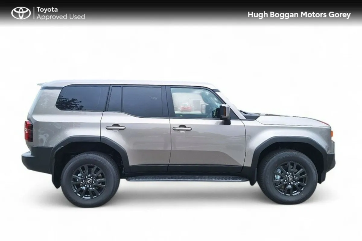 Toyota Land Cruiser Land Cruiser LWB with Rails - Image 3