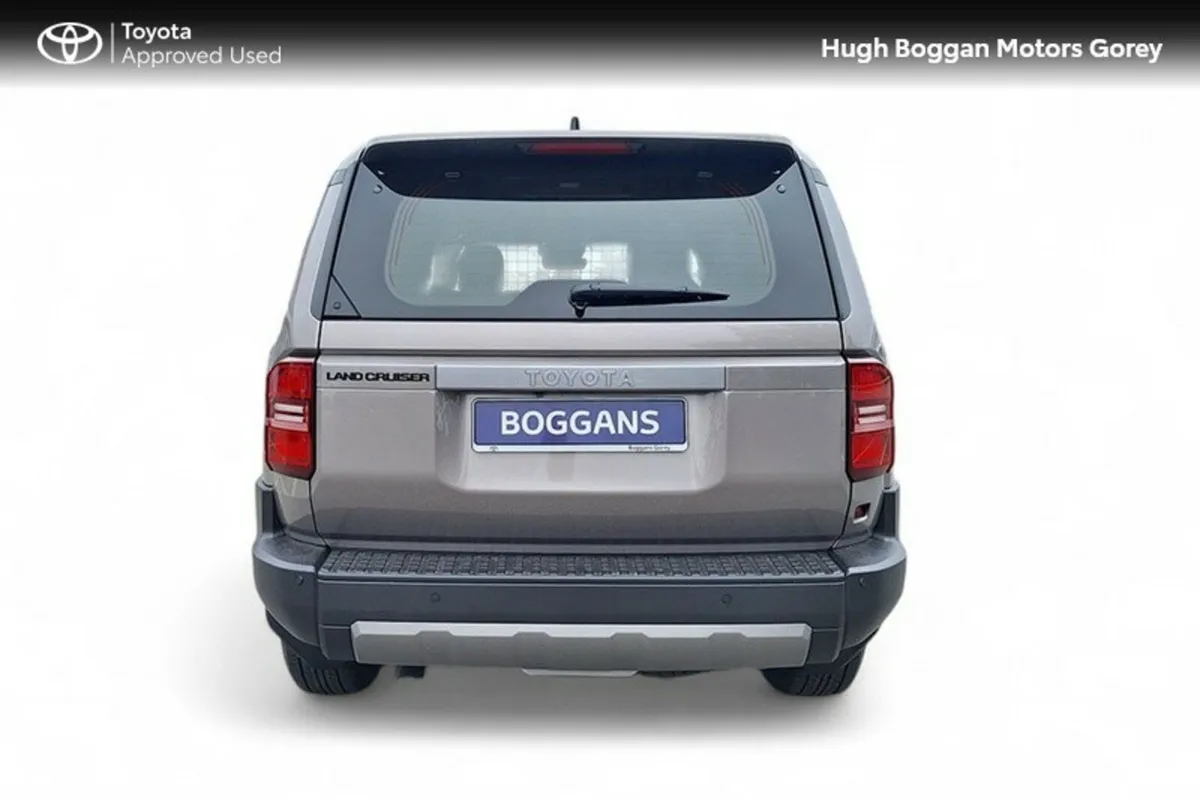 Toyota Land Cruiser Land Cruiser LWB with Rails - Image 4