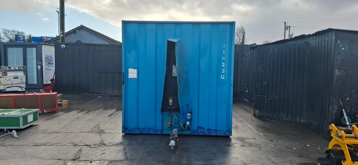 Single Axle Blue Welfare Unit - Image 2