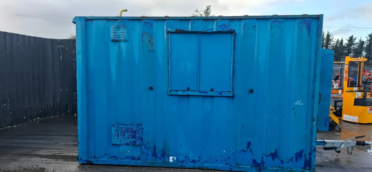 Single Axle Blue Welfare Unit - Image 3