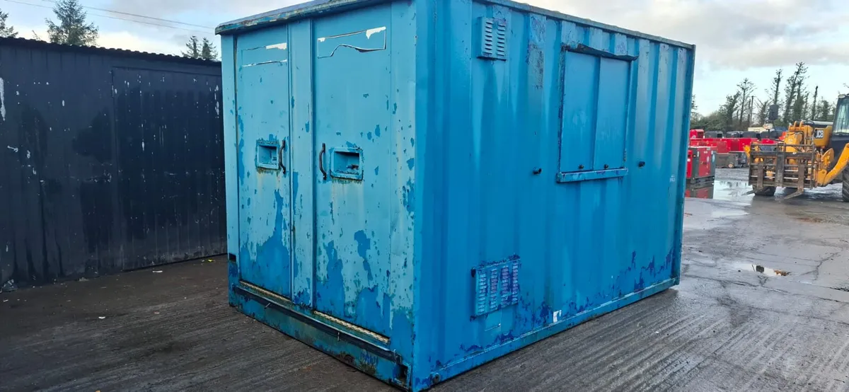 Single Axle Blue Welfare Unit - Image 4