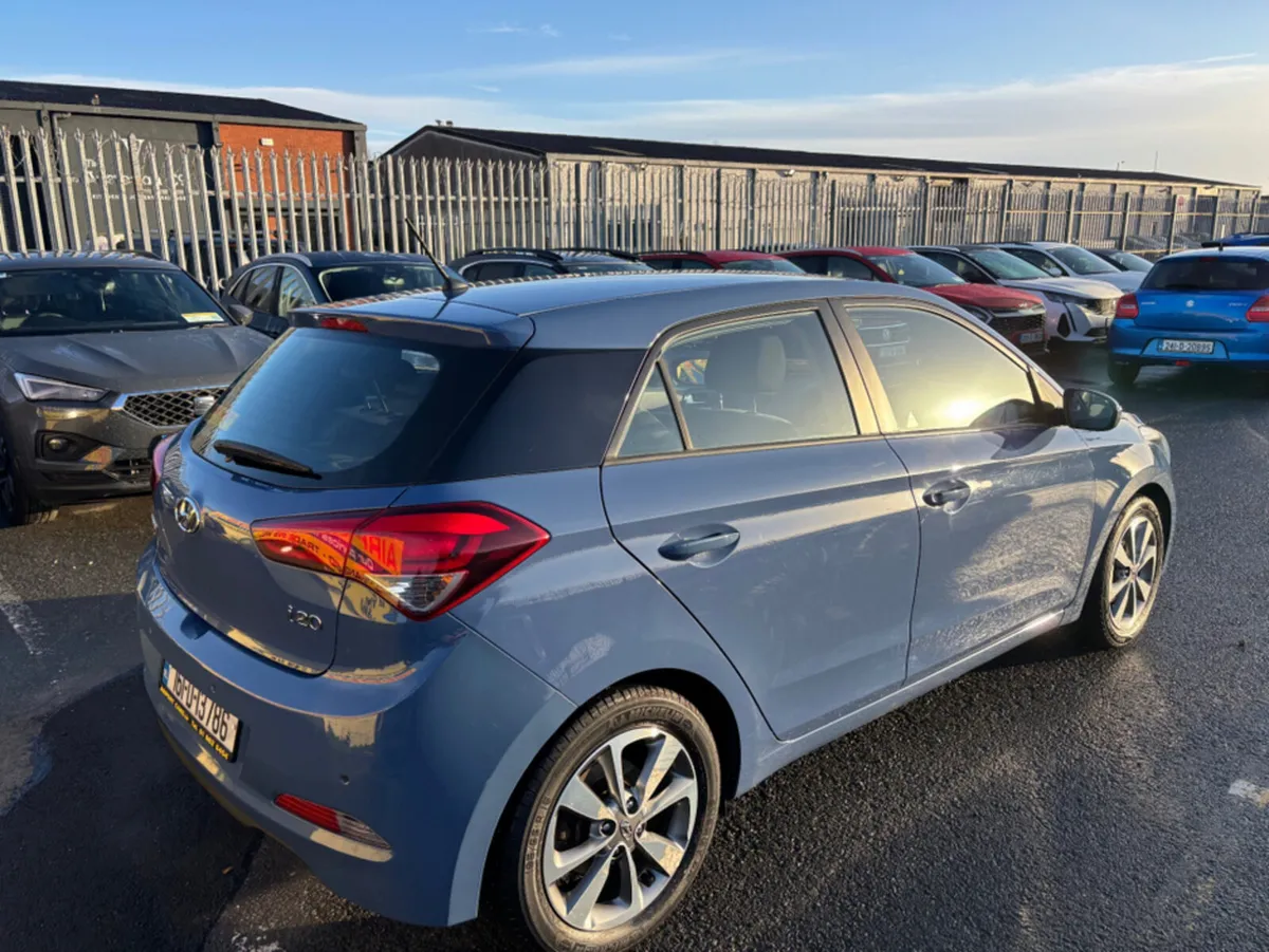 Hyundai i20 PETROL DELUXE 5DR - Image 3