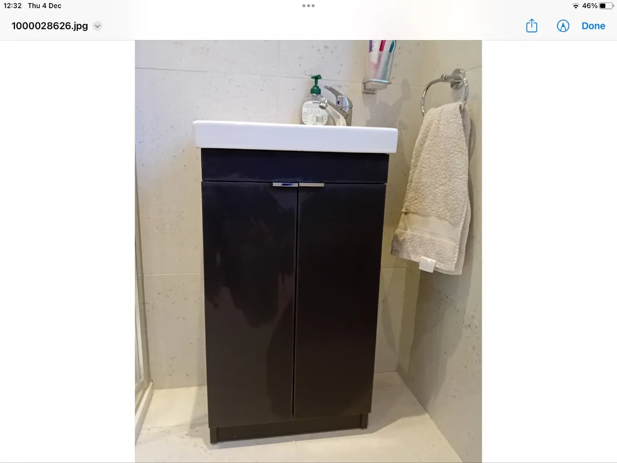 Bathroom vanity unit