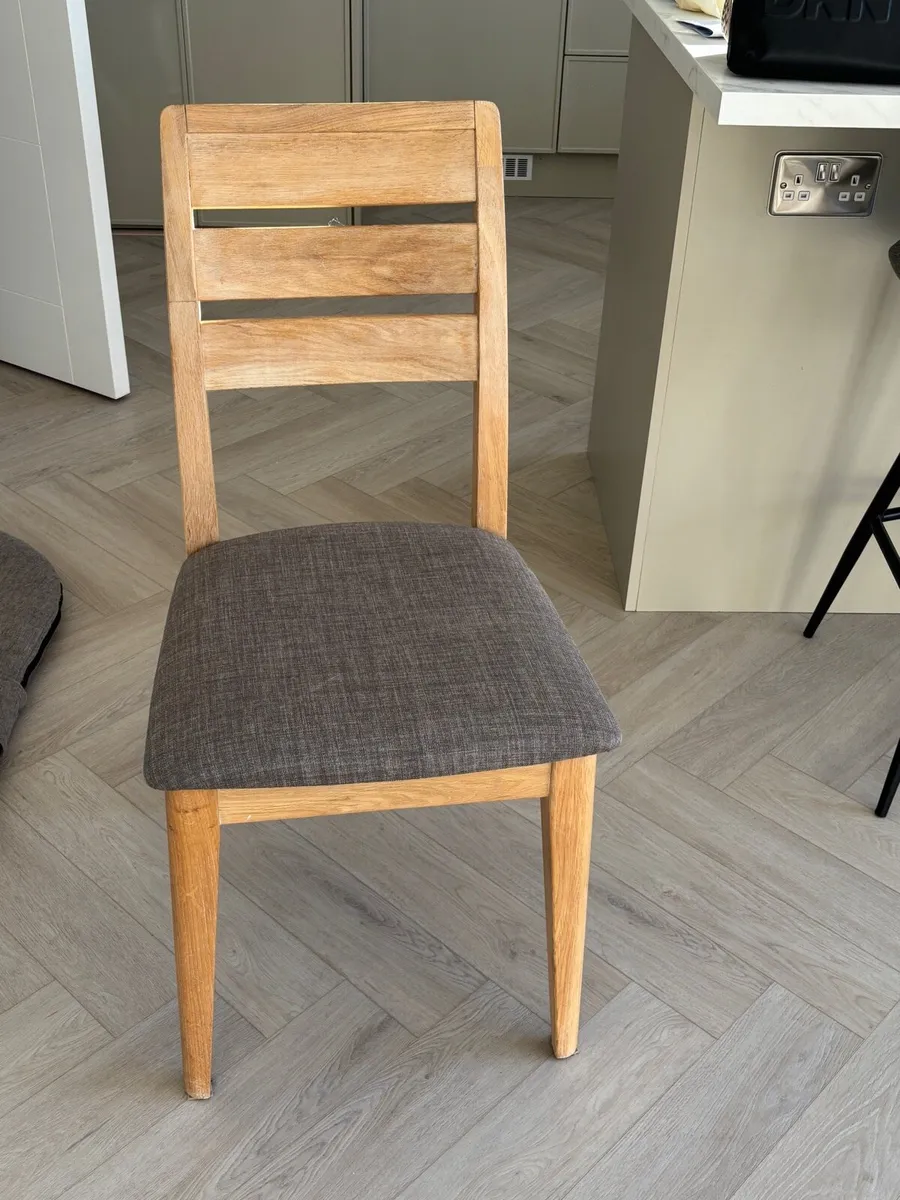 Light Oak round table & 4 chairs - Image 3