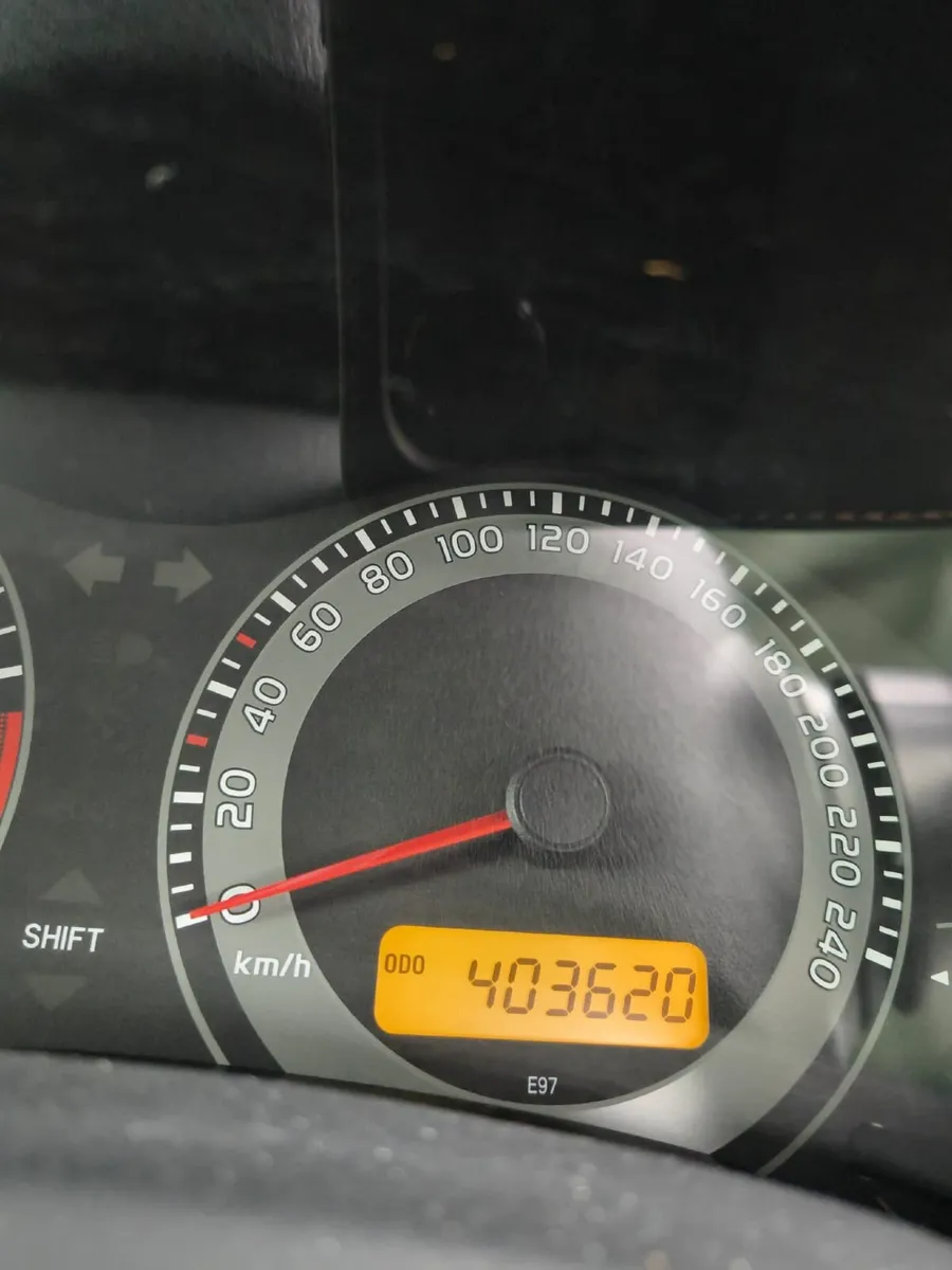 Toyota Auris 2012 - Image 3