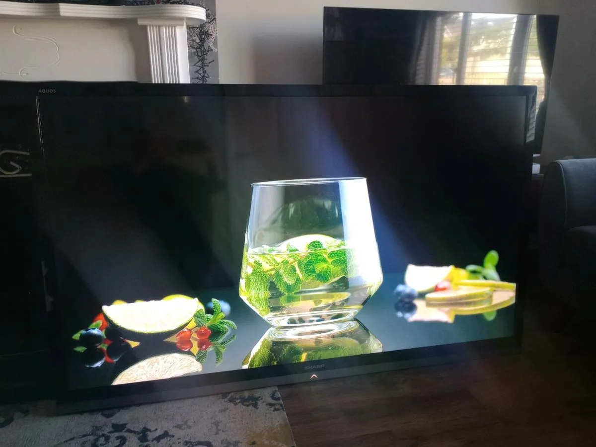 Sharp 70" full HD TV NOT SMART LC-LE747E - Image 2