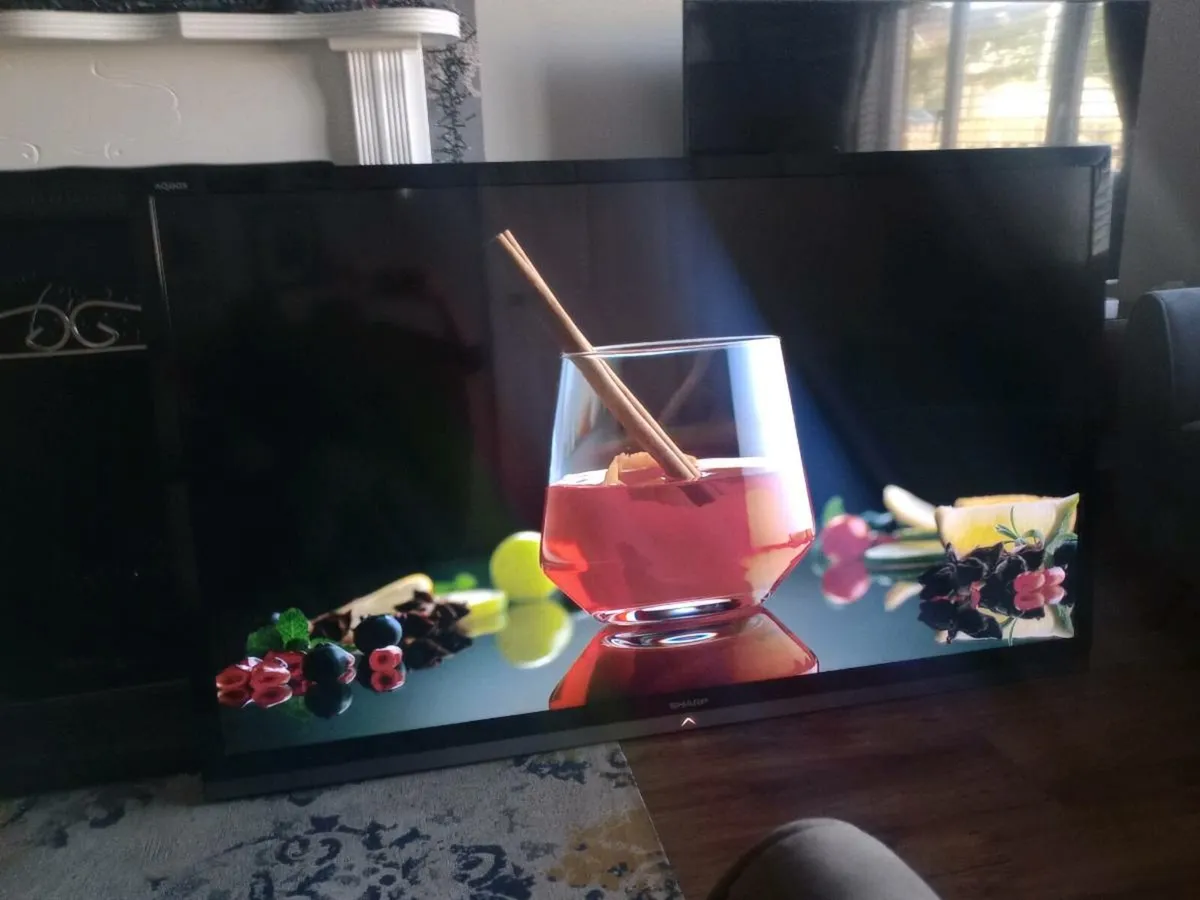 Sharp 70" full HD TV NOT SMART LC-LE747E - Image 3