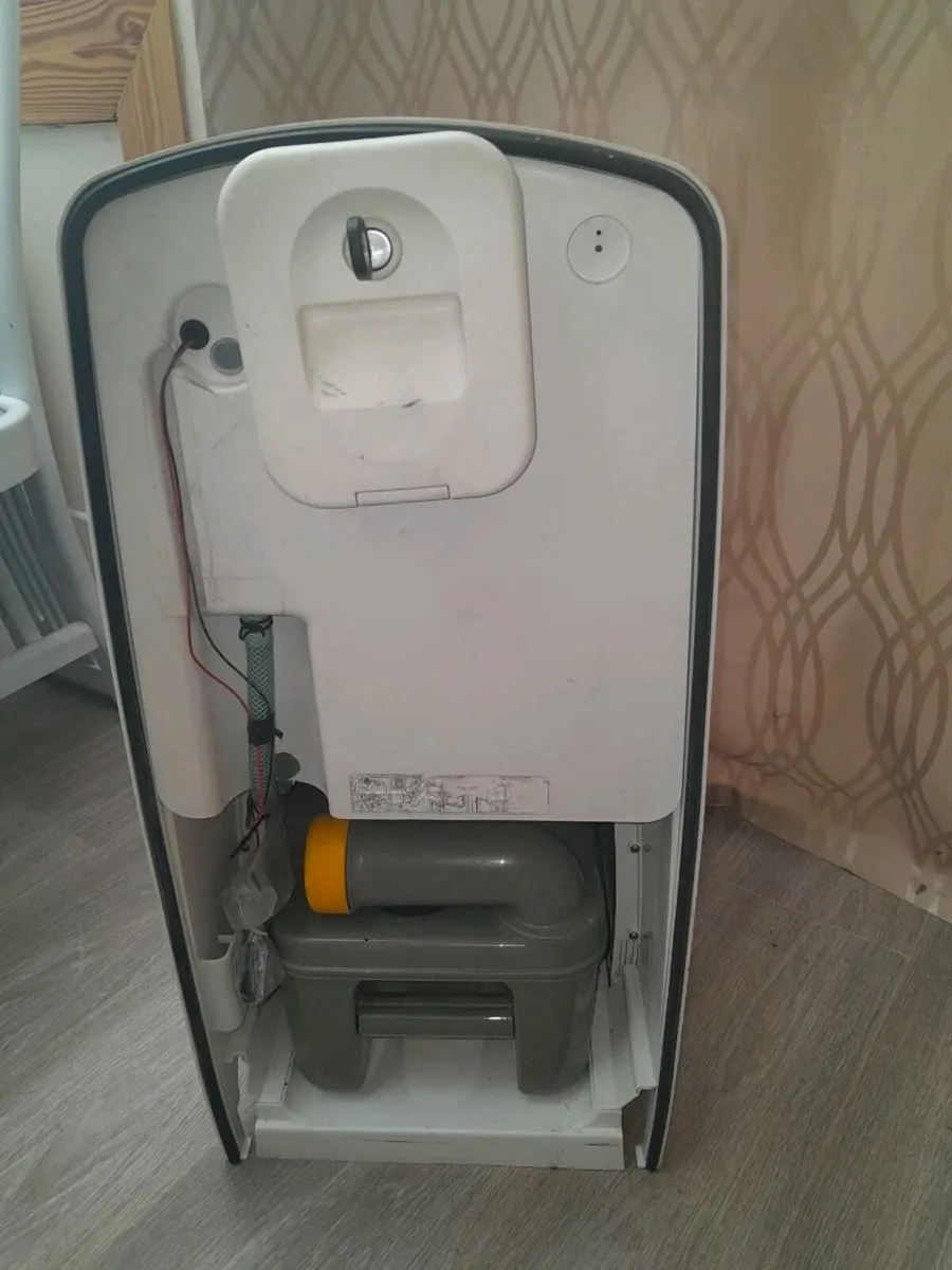 Camper  toilet - Image 2