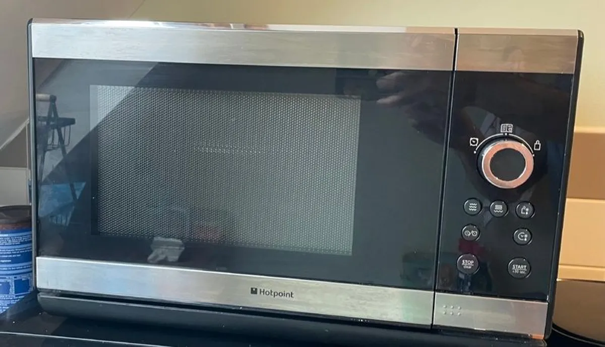 Hotpoint Microwave 23L - Image 1