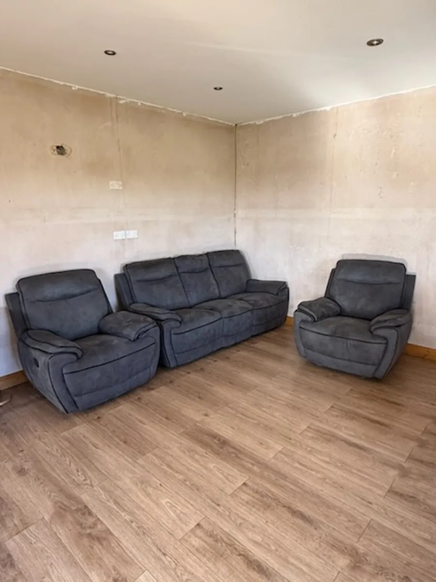 Grey Suite of Furniture - Image 2