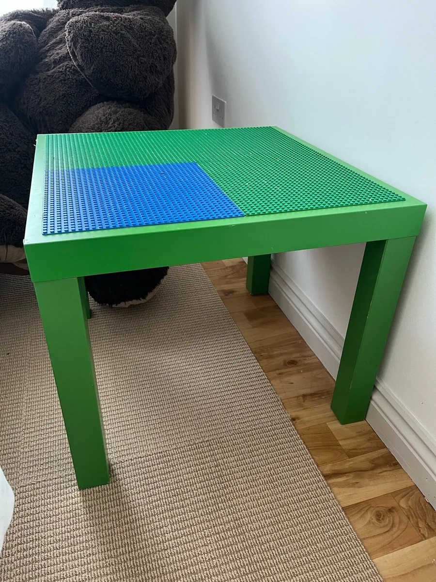 Lego table - Image 1