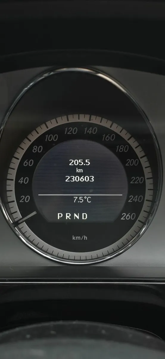 Mercedes-Benz E-Class 2010 - Image 2