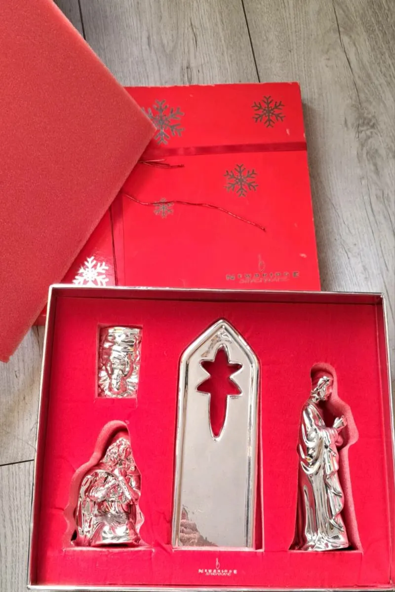Newbridge silverware Christmas navity set - Image 2