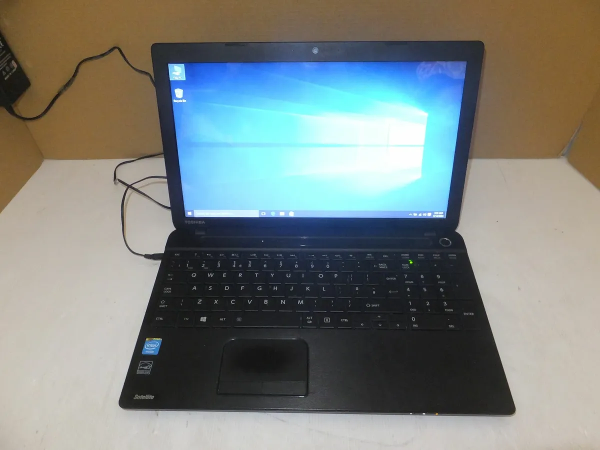 Toshiba laptop - Image 1