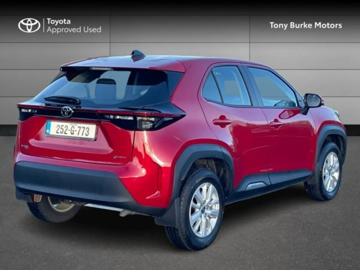 Toyota Yaris Cross - Save EUR 3,350 - Luna - 1.5 H - Image 2