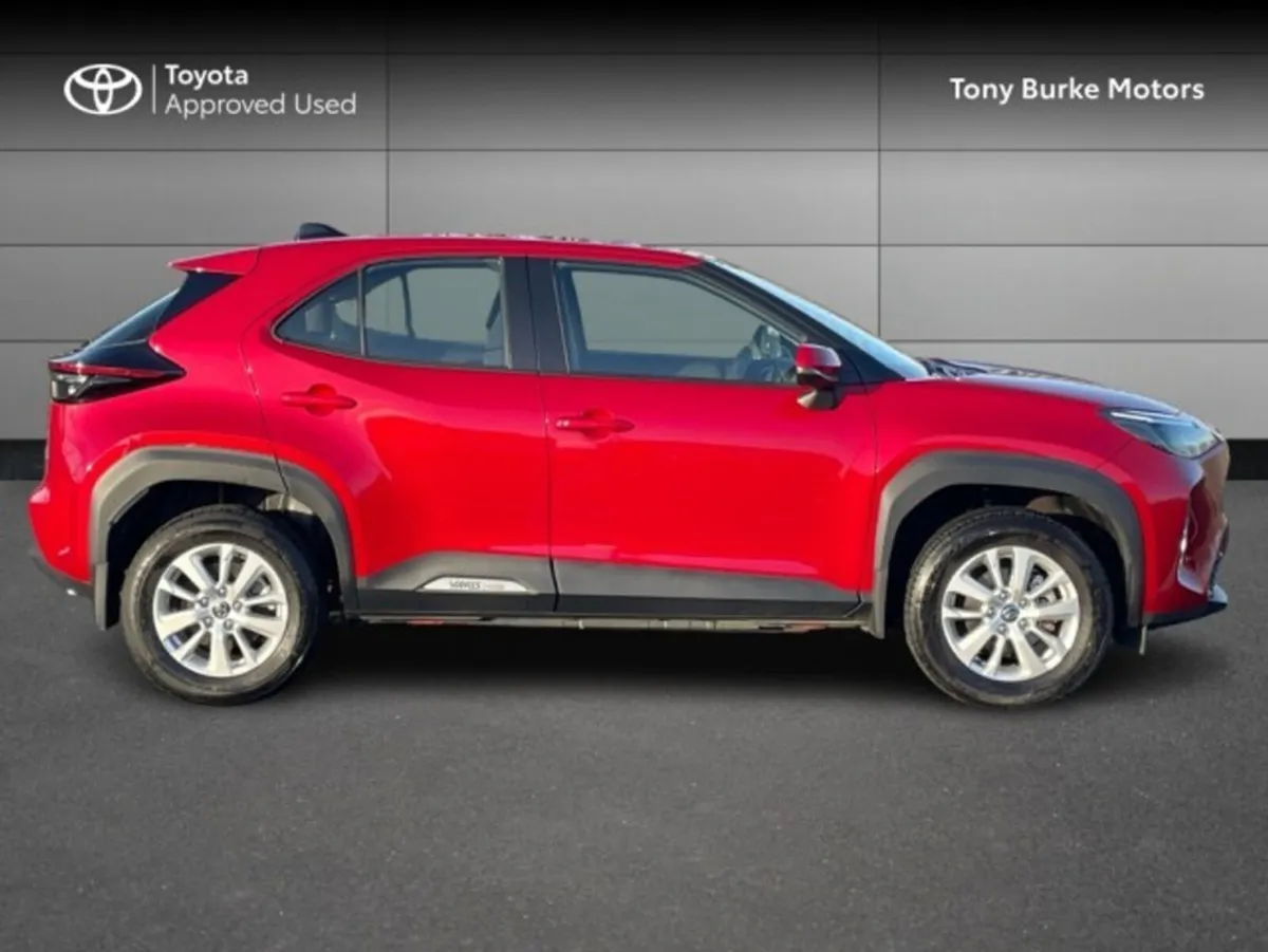 Toyota Yaris Cross - Save EUR 3,350 - Luna - 1.5 H - Image 3