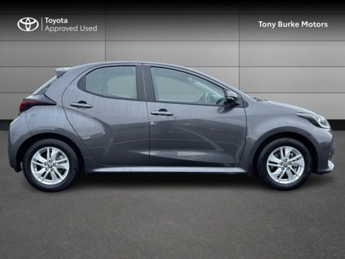 Toyota Yaris - Save EUR 3,000 - Luna - 1.5 Hybrid - Image 3