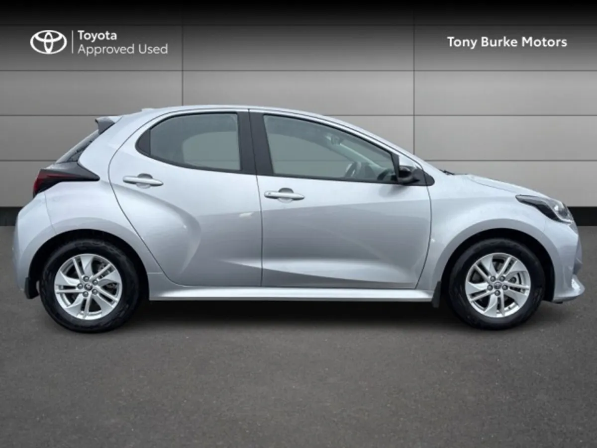 Toyota Yaris - Save EUR 4,000 - Luna - 1.5 Hybrid - Image 3