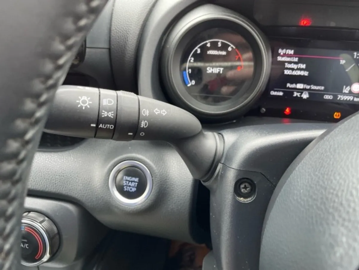 Toyota Yaris - Petrol - LUNASPORT Edition - 1.0 - - Image 4