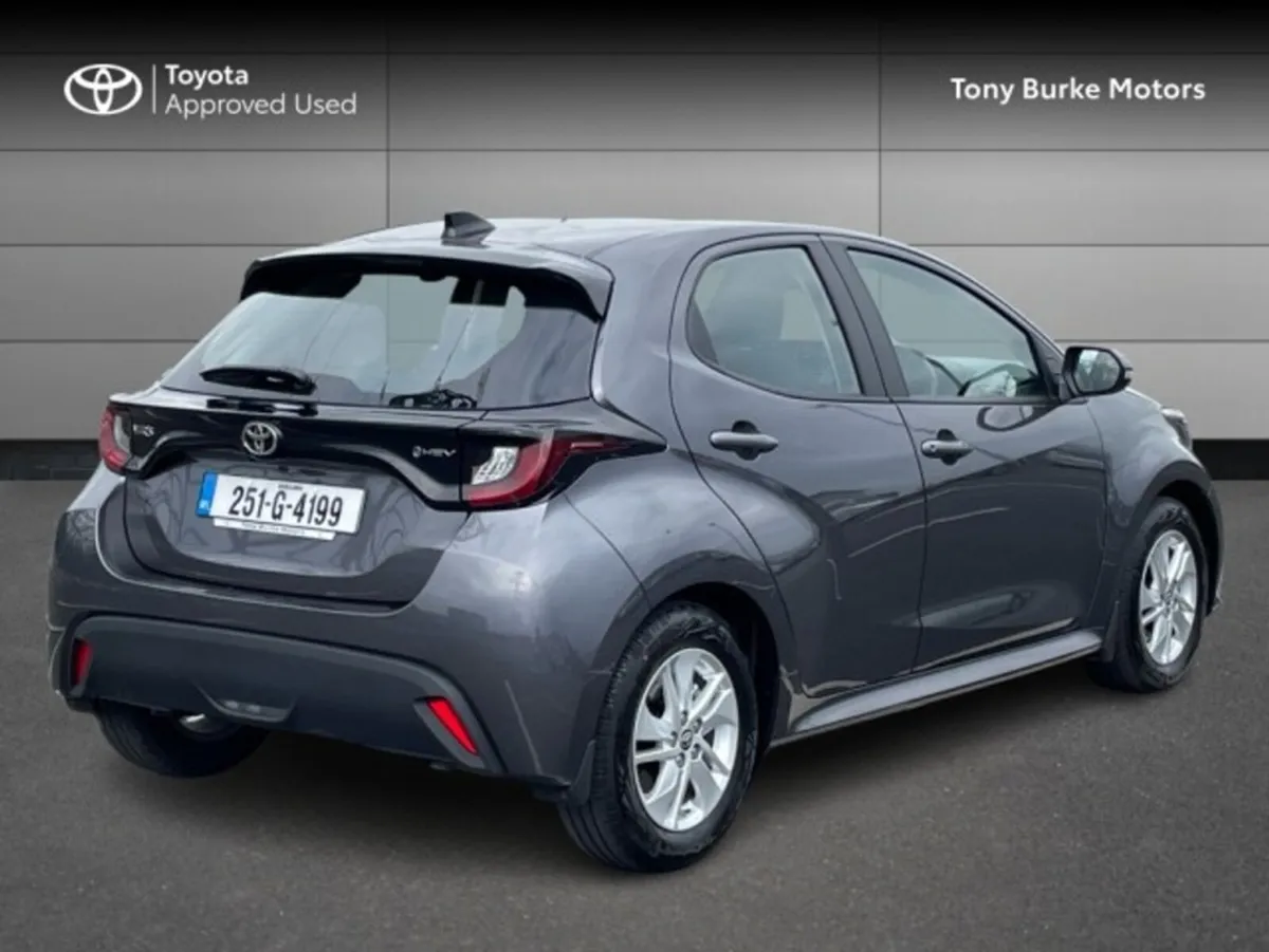 Toyota Yaris - Save EUR 3,300 - Luna - 1.5 Hybrid - Image 2