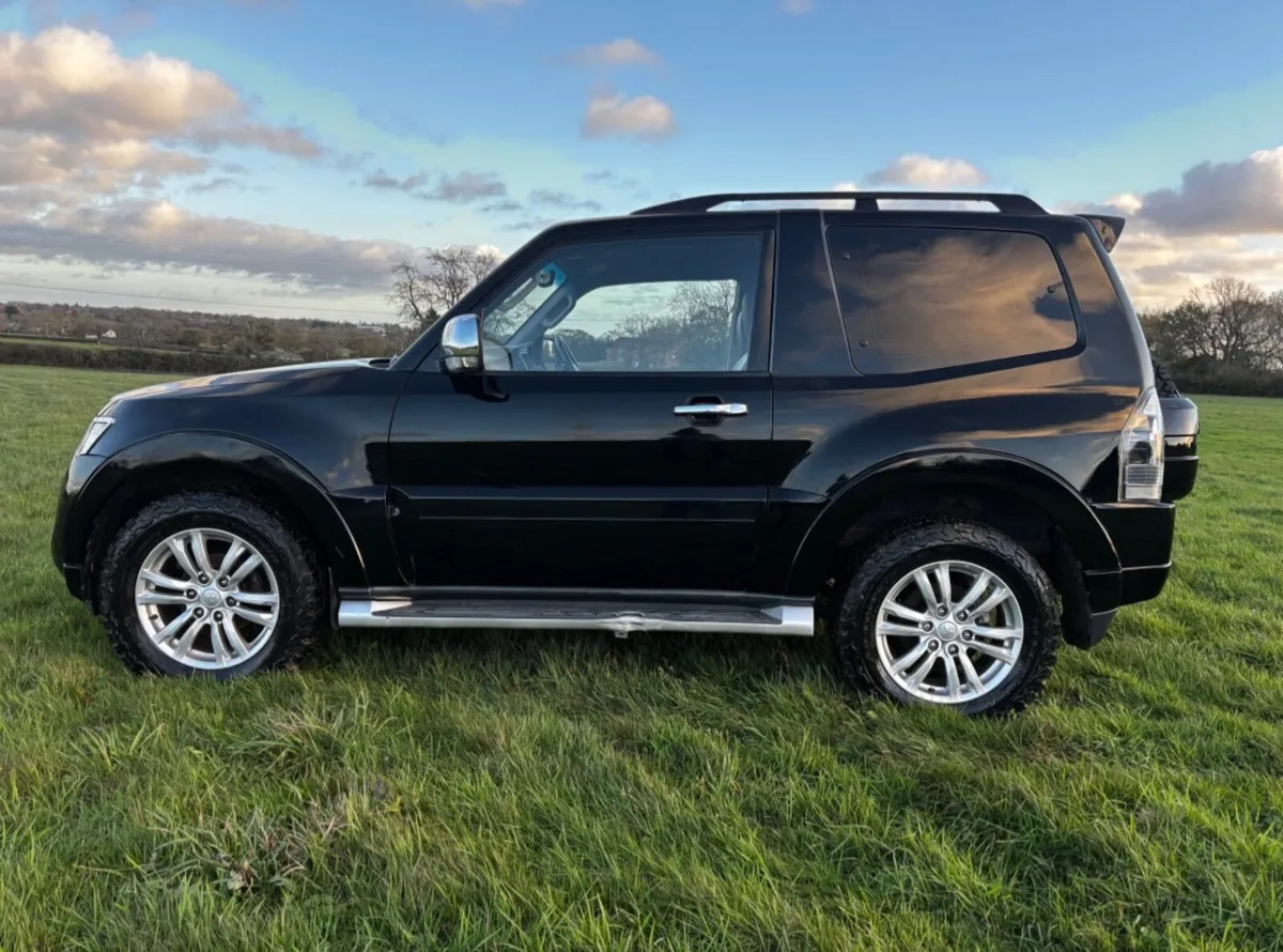 Mitsubishi Pajero 2012 - Image 2