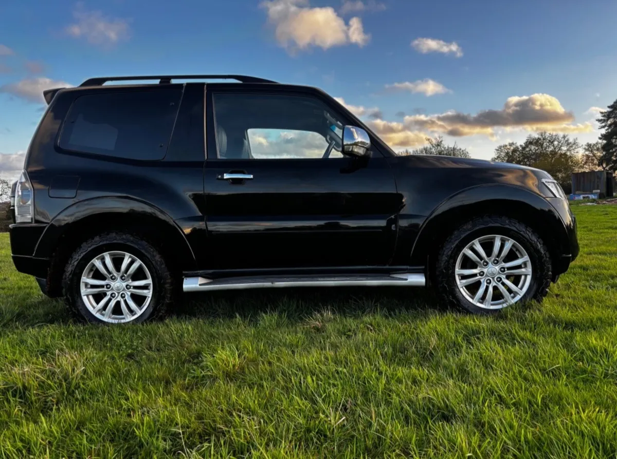 Mitsubishi Pajero 2012 - Image 3