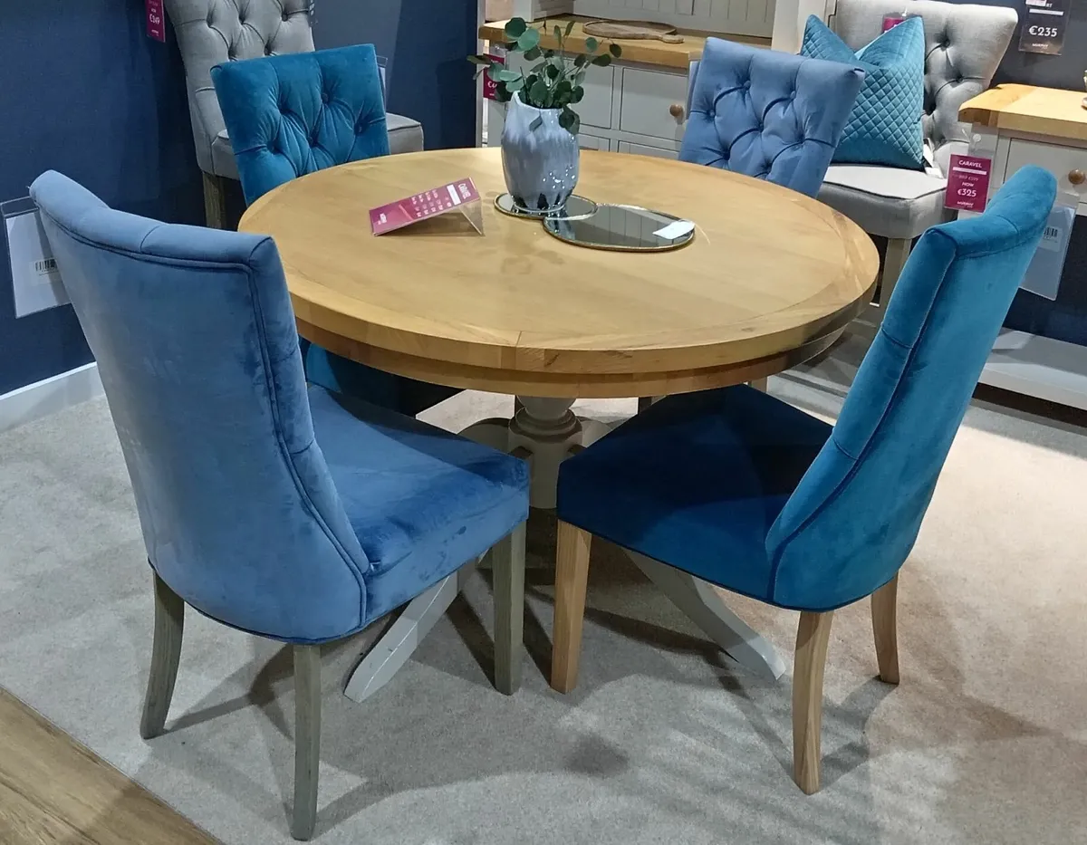 Kitchen table and chairs. - Image 2