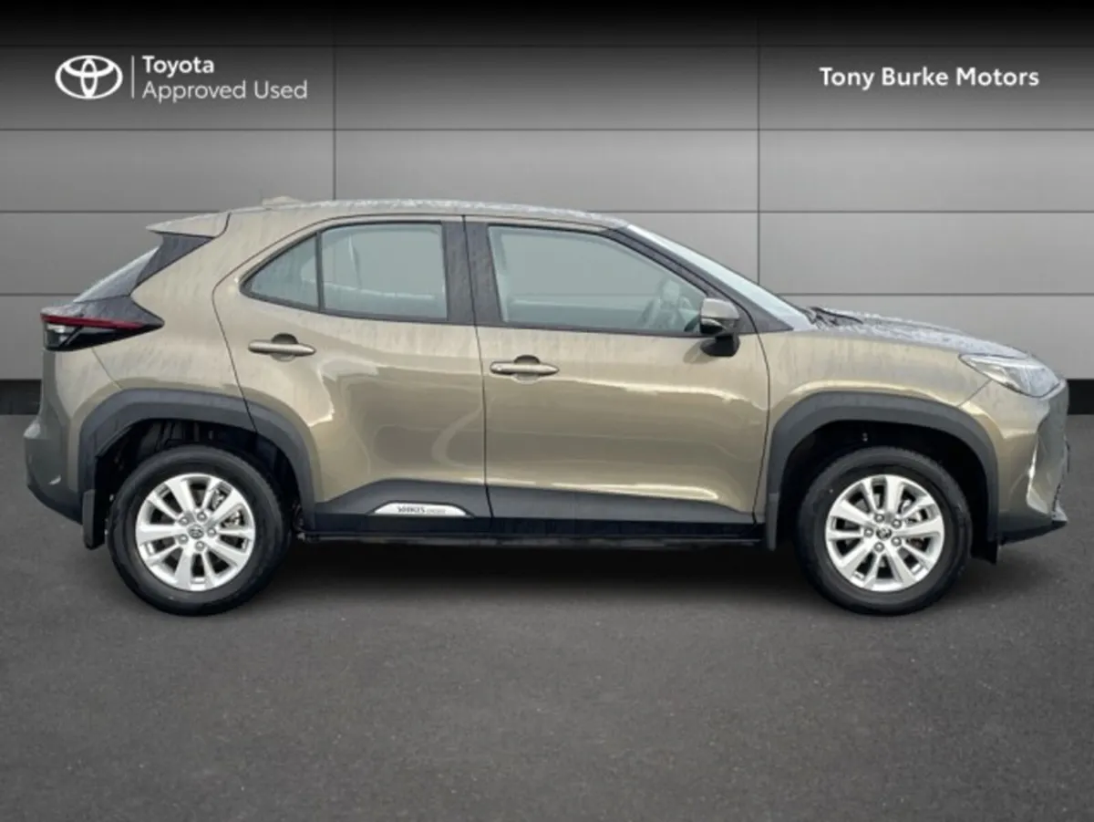 Toyota Yaris Cross - Save EUR 3,000 - Luna - 1.5 H - Image 3