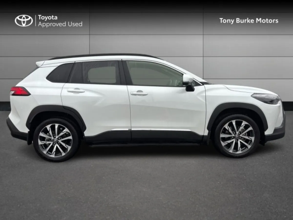 Toyota Corolla CROSS - Save EUR 4,500 - LunaSport - Image 3