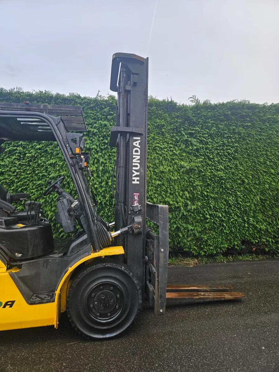Hyundai 5 ton diesel forklift - Image 3