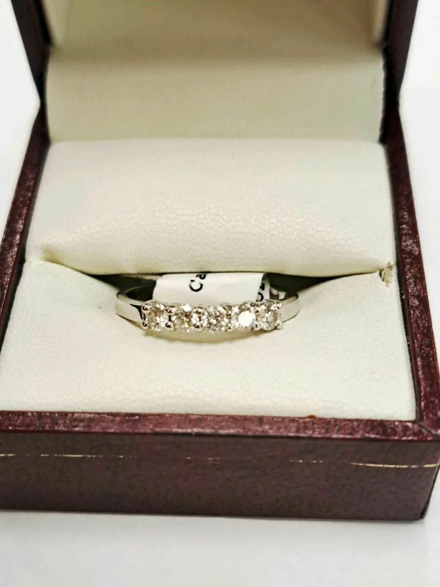 18K Gold White Diamond 18CT - Image 1