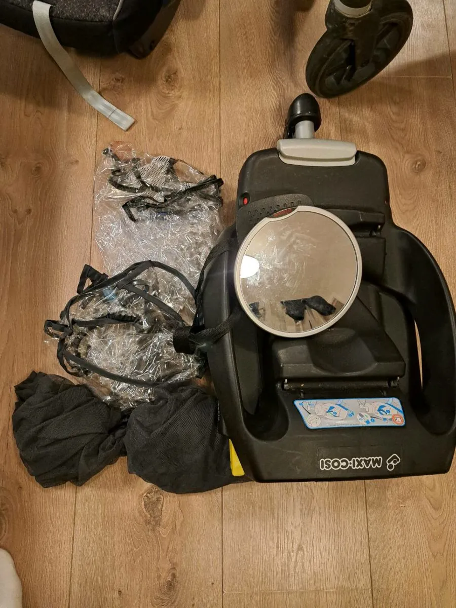 Uppababy Vista stroller, bassinet,  car seat - Image 4