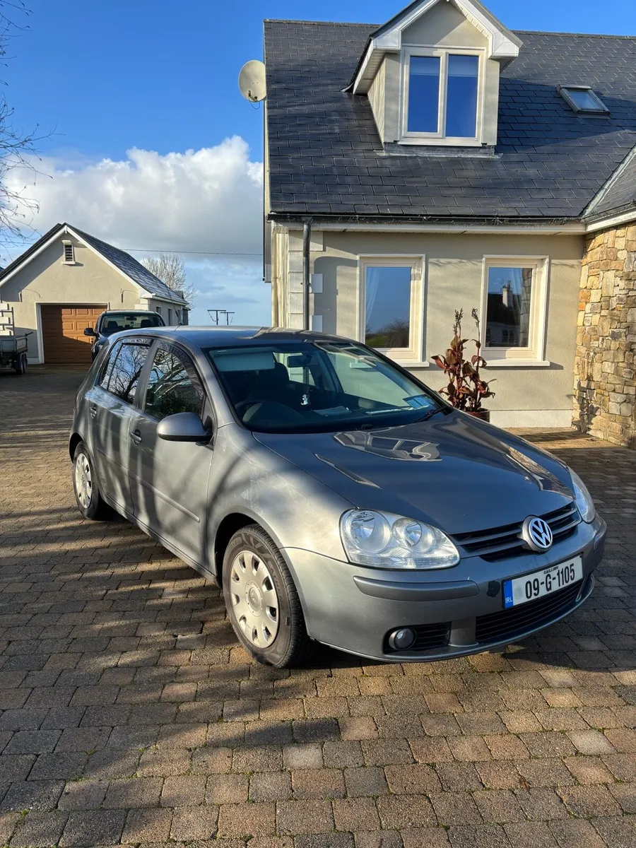 2009 Volkswagen Golf - Image 1