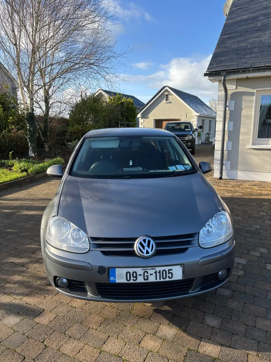 2009 Volkswagen Golf - Image 2