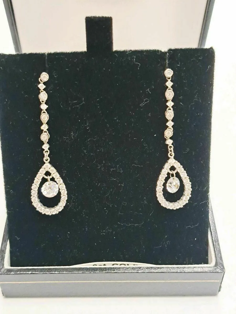 9K White Gold Earrings 9CT - Image 1