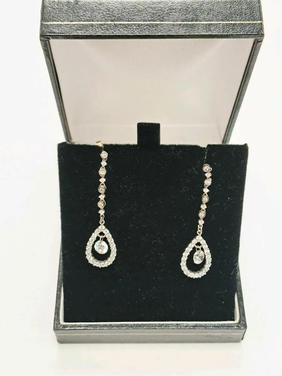 9K White Gold Earrings 9CT - Image 2