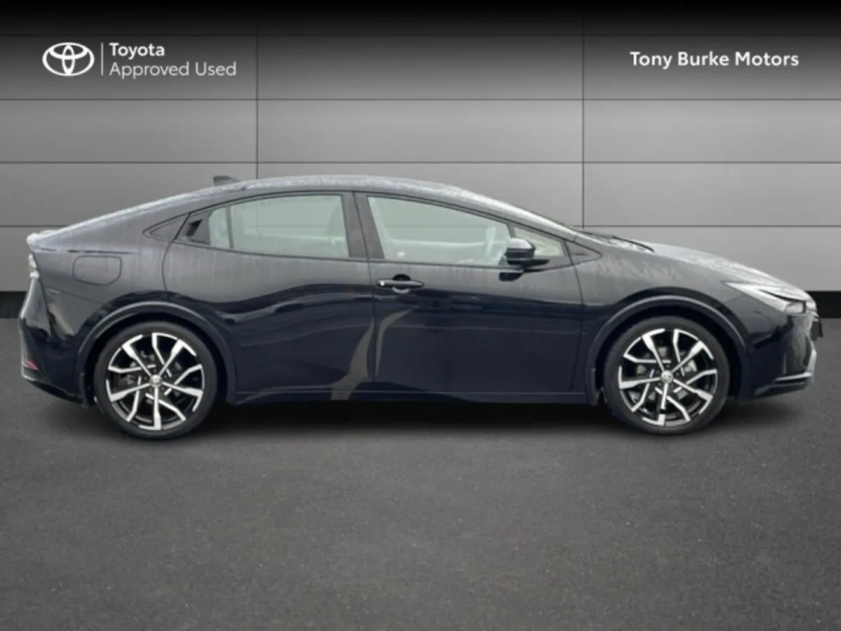 Toyota Prius PHEV - Plug-In Hybrid - Save EUR 8,00 - Image 3