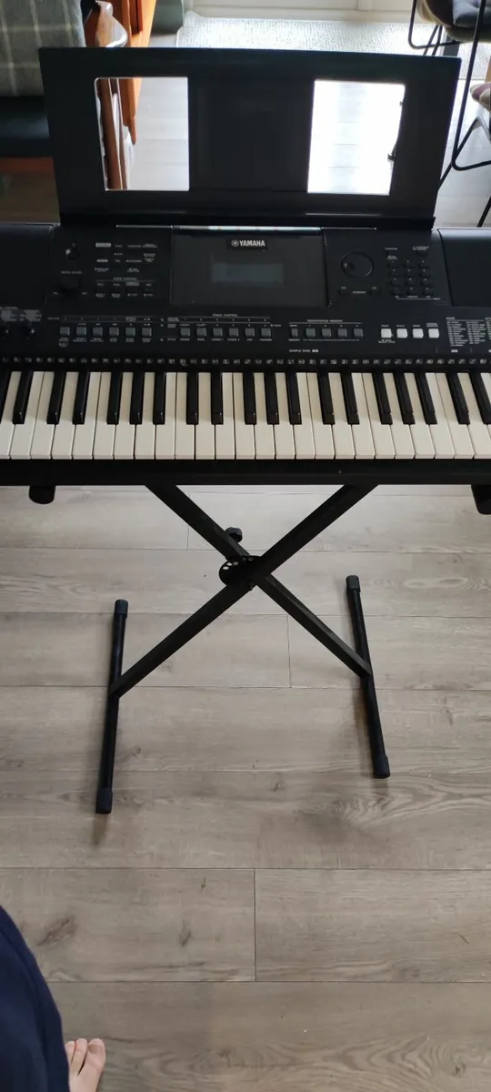 Yamaha E463 Keyboard - Image 1