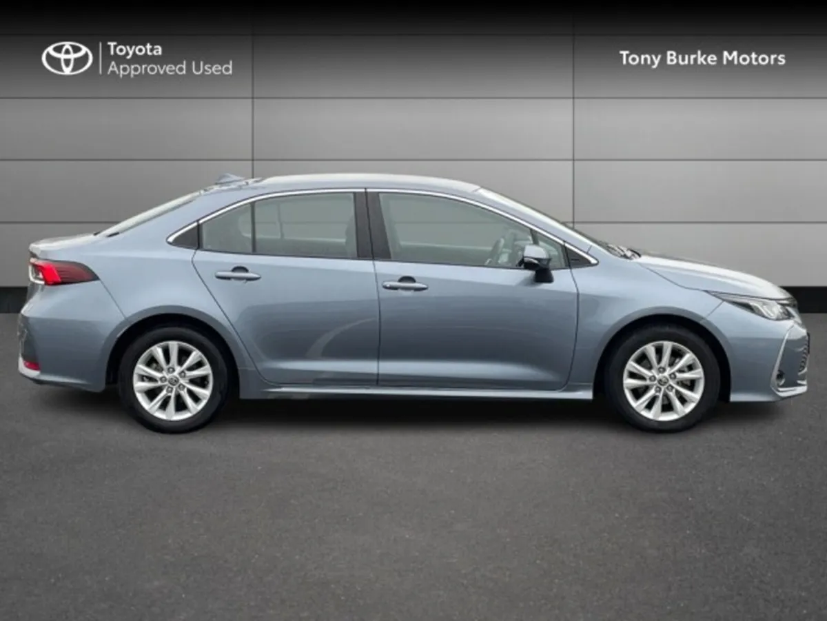 Toyota Corolla Saloon Hybrid - Luna Edition - 1.8 - Image 3