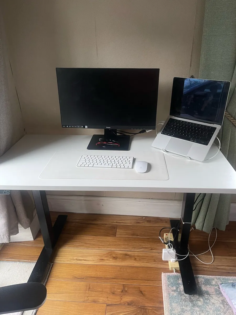 Sit/stand desk - Image 3
