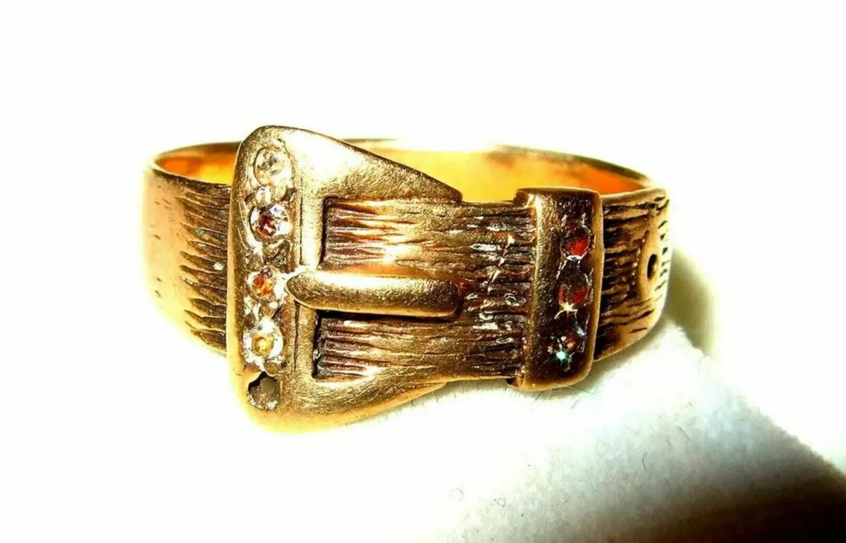 Vintage 9ct Gold/Diamond 'Buckle Ring' - Image 1