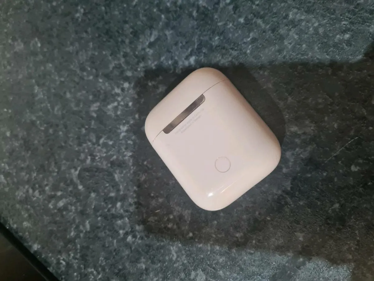 APPLE AIRPODS - Image 1