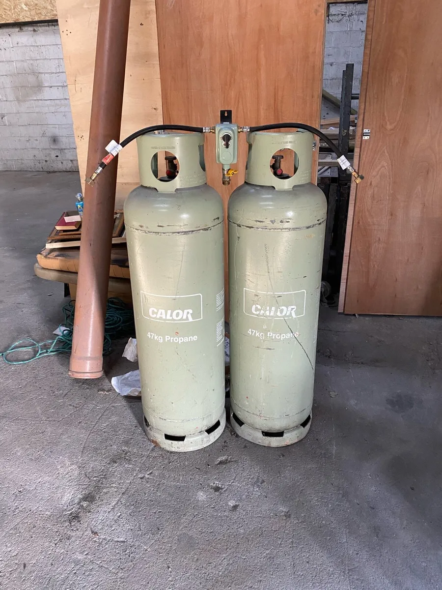 Gas bottles and regulator